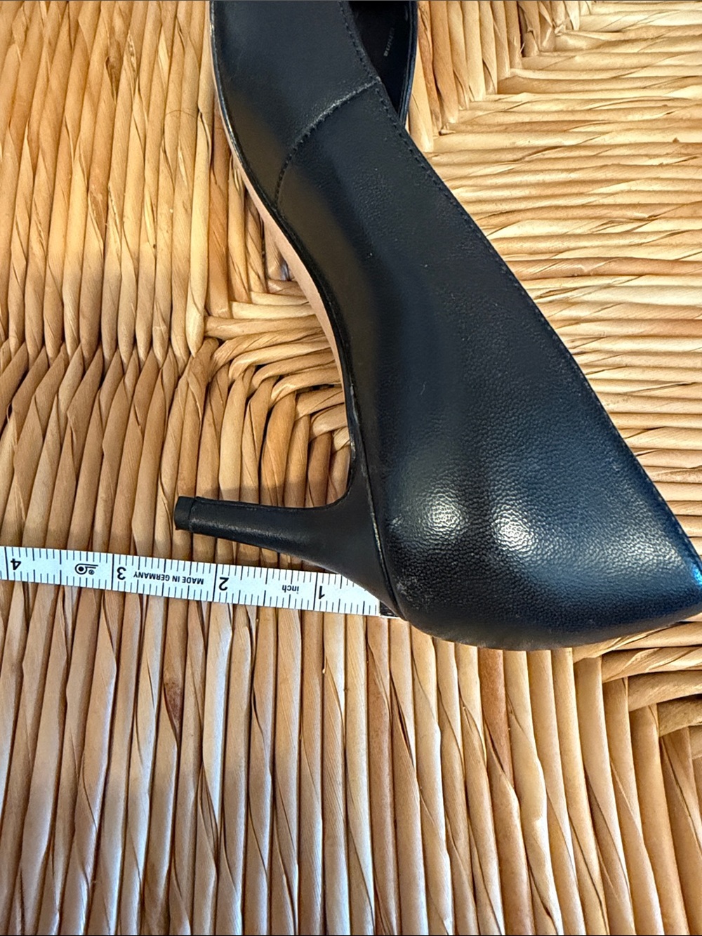 Via Spiga Black Pointed Toe Pumps - Picture 7 of 7